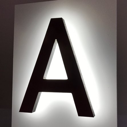 Backlight led letters, van achter verlicht